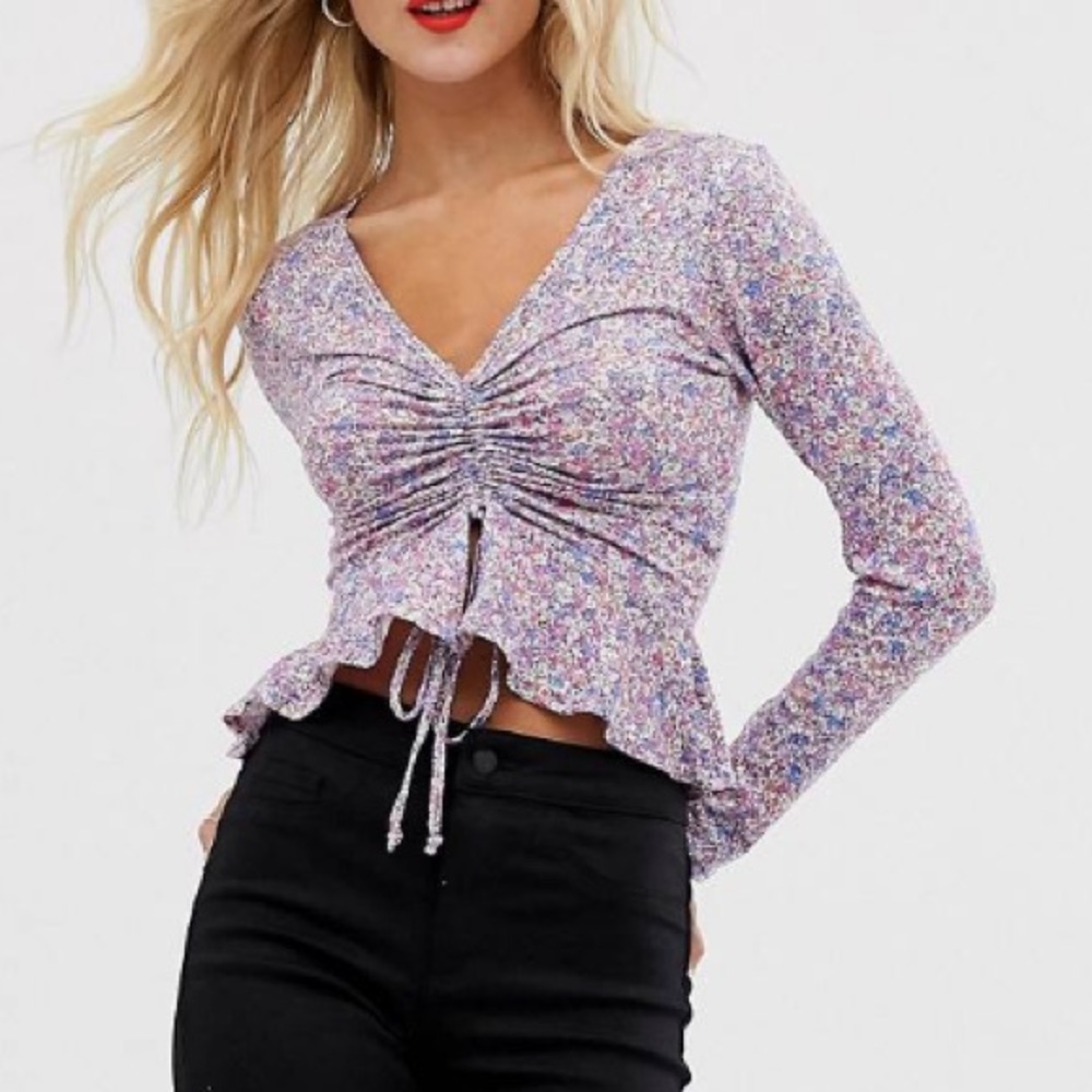 Front ruched floral cotton top.
